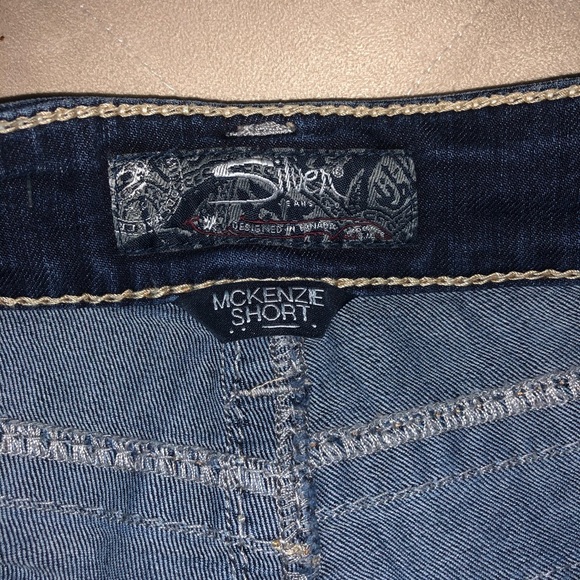 Silver brand jean shorts size 24 - Picture 3 of 3